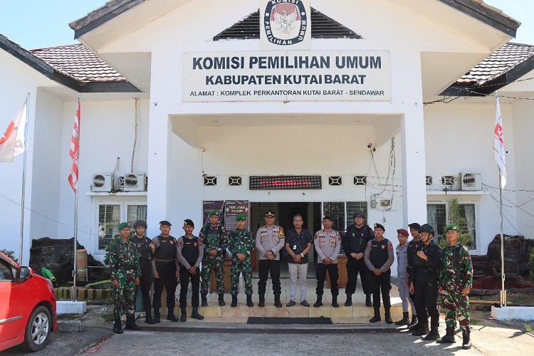 Giat Patroli Cipta Kondisi Polres Kutai Barat Pada Tahapan Pemilu Serentak 2024 Kabupaten Kutai Barat