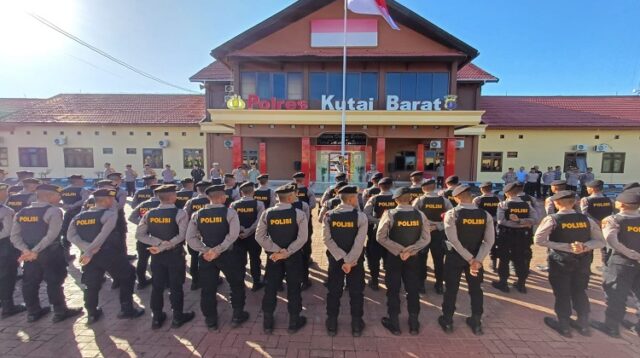 “Pasukan BKO Dit Samapta Dan Kompi 2 Brimob Polda Kaltim Dilepas Dari Polres Kutai Barat Dari Tugas Pengamanan Pemilu 2024"