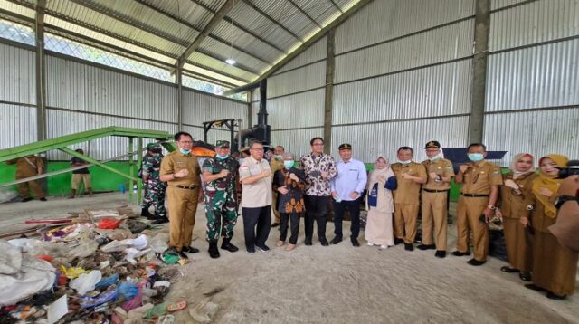 Bukit Asam (PTBA) Serahkan Bantuan Mesin Pemusnah Sampah untuk Muara Enim