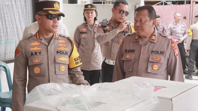 Pastikan Logistik Pemilu 2024 Aman, Kapolresta Samarinda Kembali Cek Gudang PPK Tiap Kecamatan