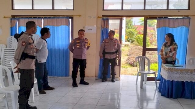 Pastikan Tempat Penyimpanan Logistik Hasil Pemungutan Suara Aman, Wakapolres Cek Beberapa PPK di Sumba Tengah