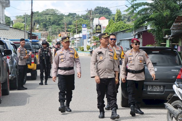 Pantau Langsung Pelaksanaan Pemungutan Suara, Kapolres Ajak Masyarakat Wujudkan Pemilu Damai Pantau Langsung Pelaksanaan Pemungutan Suara, Kapolres Ajak Masyarakat Wujudkan Pemilu Damai