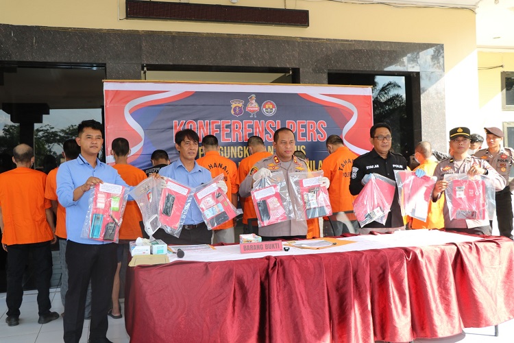 Polres PPU Berhasil Bekuk 11 Tersangka Kasus Narkoba Polres PPU Berhasil Bekuk 11 Tersangka Kasus Narkoba