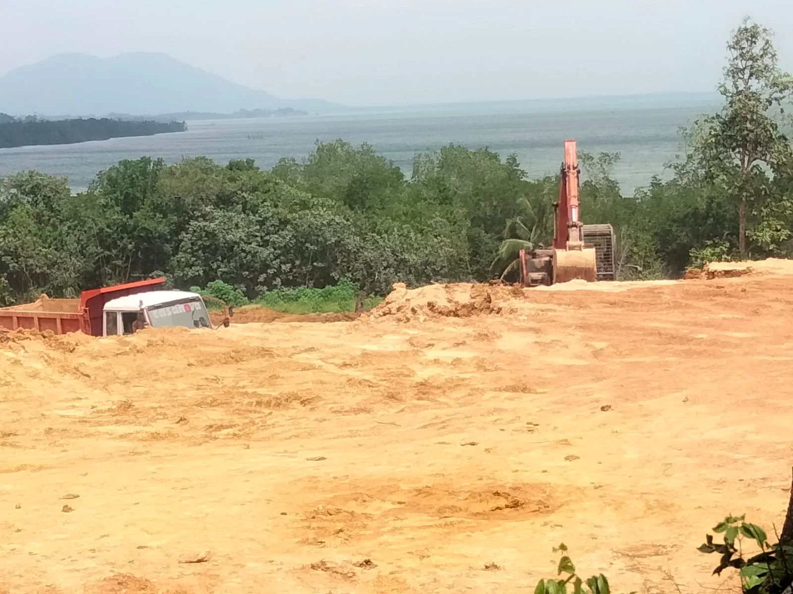 Bangun Usaha Tambak Udang,Ditengarai Tidak Memiliki Izin,Pak Kades Bungkam. Bangun Usaha Tambak Udang,Ditengarai Tidak Memiliki Izin,Pak Kades Bungkam.