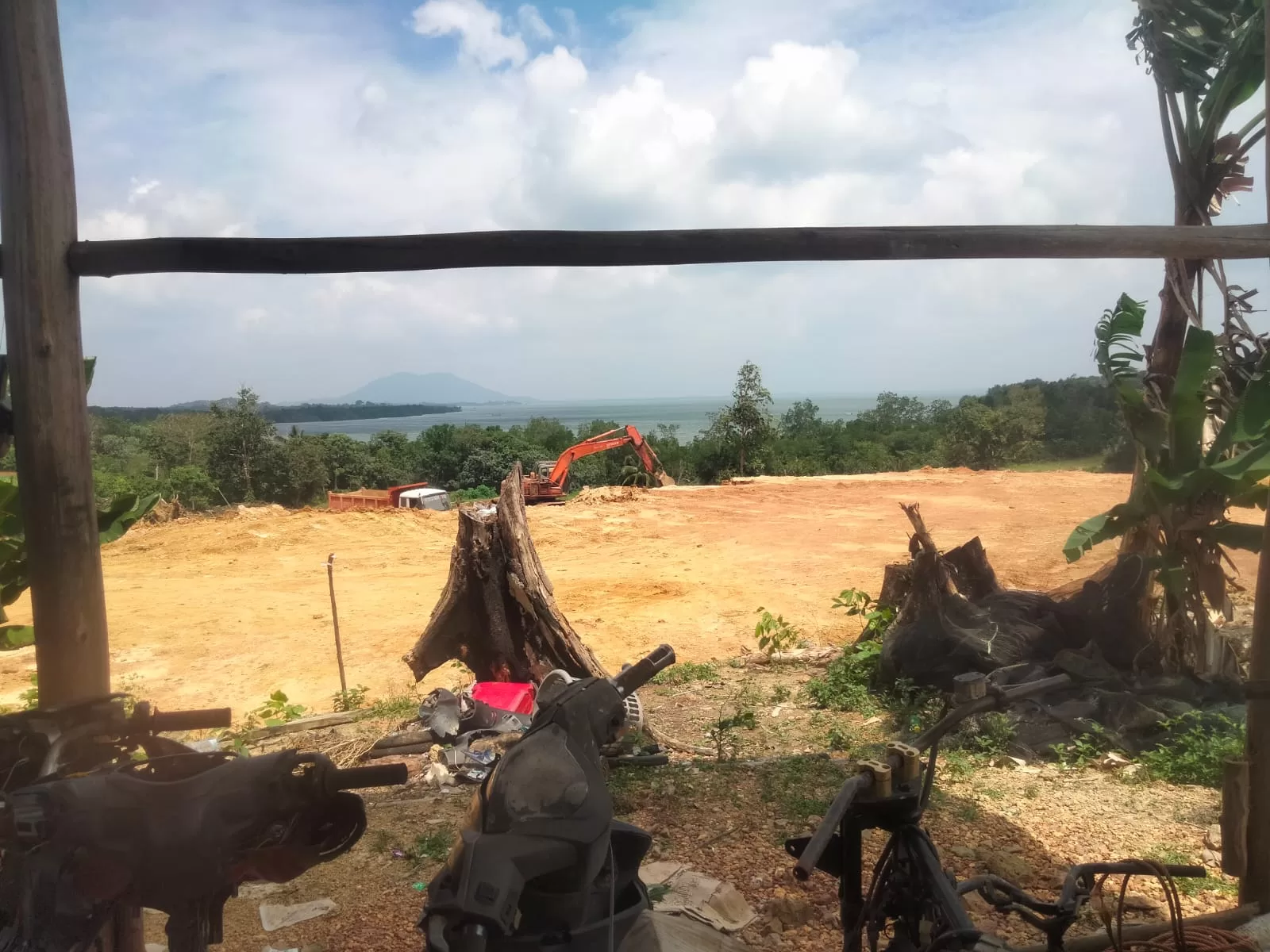 Bangun Usaha Tambak Udang,Ditengarai Tidak Memiliki Izin,Pak Kades Bungkam.