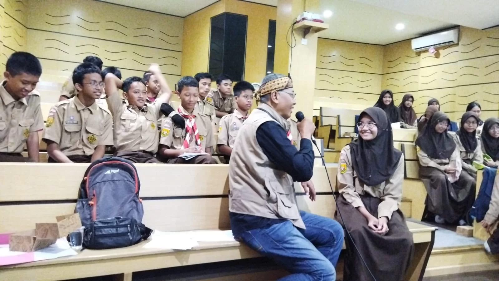 Pelatihan Jurnalistik Tingkat SMP Pertama AJMII Terselenggara di SMPN 1 Cimahi