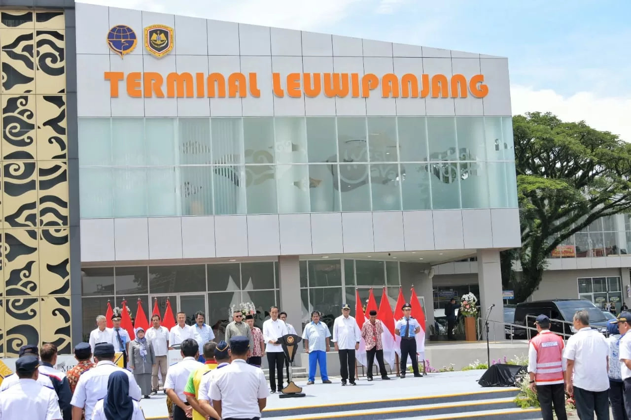 Pj. Gubernur Jabar Dampingi Presiden Resmikan Terminal Leuwipanjang dan Banjar