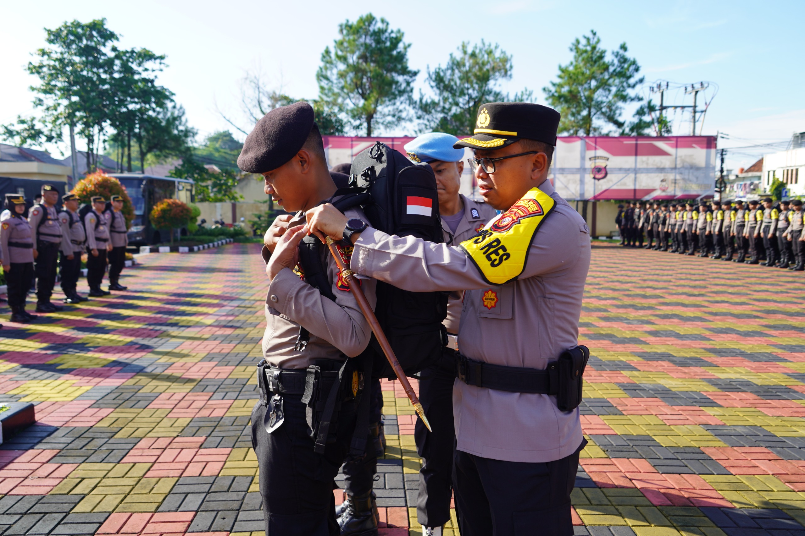 Kapolres Tasikmalaya Kota Pimpin Apel Pengecekan Perlengkapan Personil Pengamanan TPS Pemilu 2024