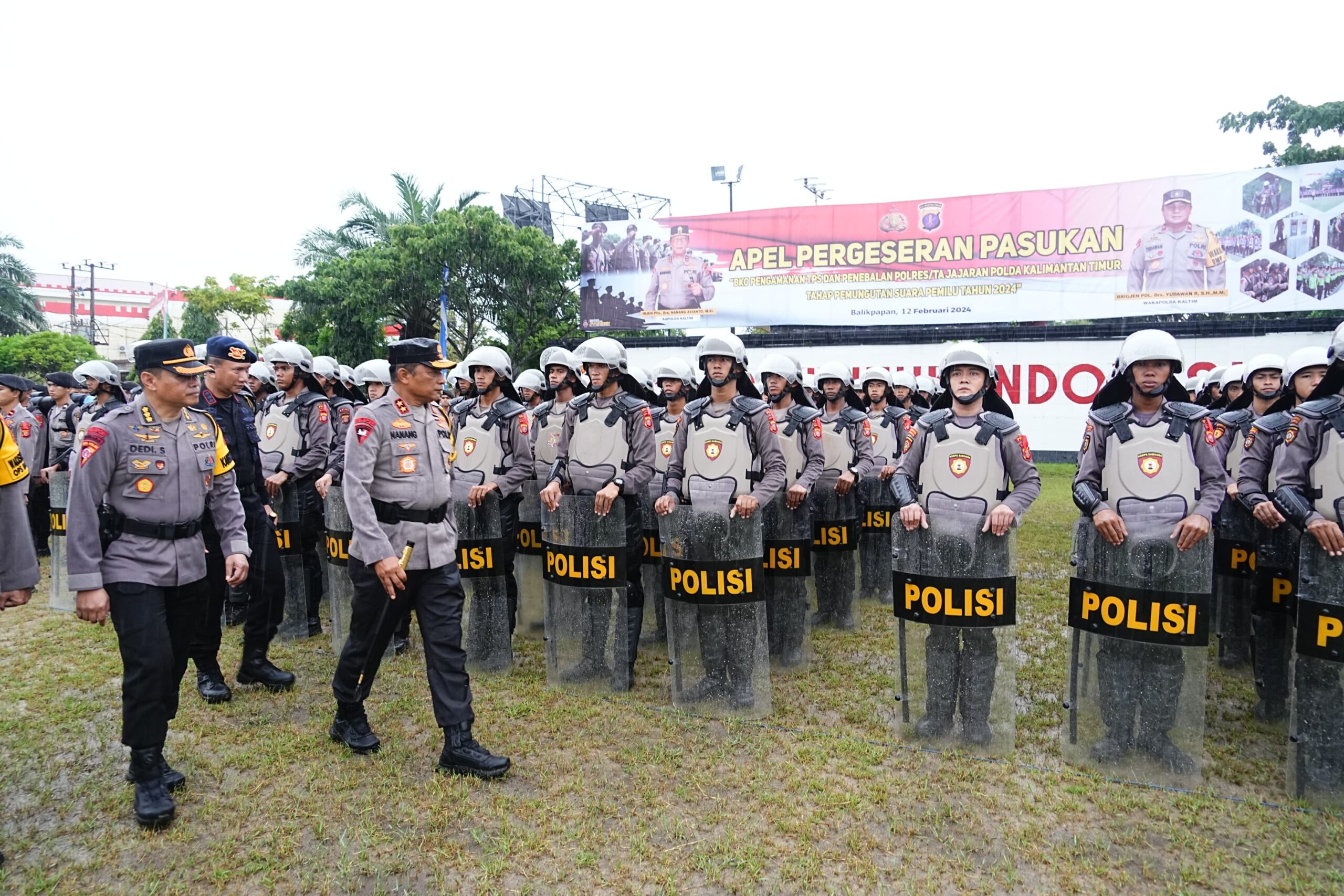 Jelang Tahapan Pemungutan Suara, Kapolda Kaltim Pimpin Apel Serpas Pengamanan TPS Dan Penebalan Ke Polres Jajaran