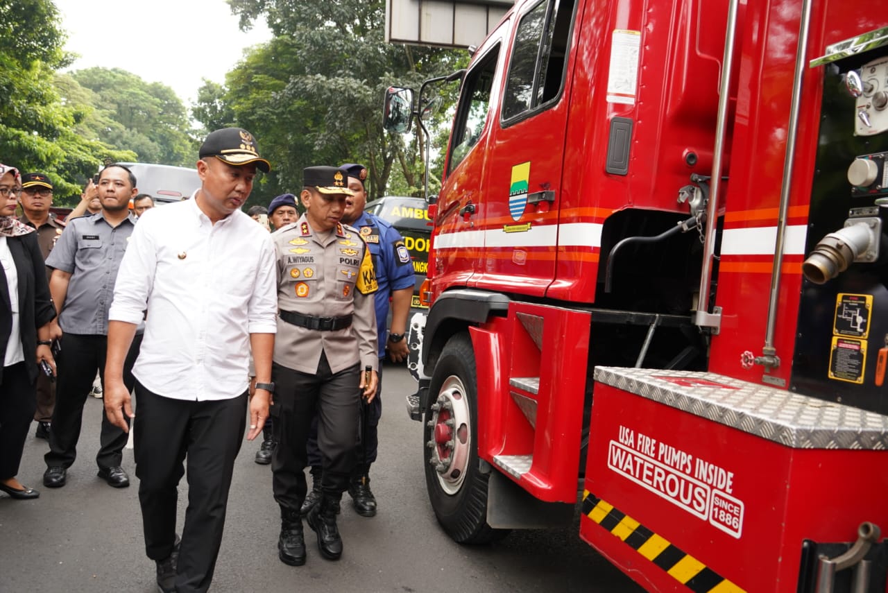 Kapolda Jabar Hadiri Apel Pergeseran Pasukan dan Patroli Gabungan Terpadu Galam Rangka Pengamanan Pemilu 2024 di Wilayah Provinsi Jawa Barat