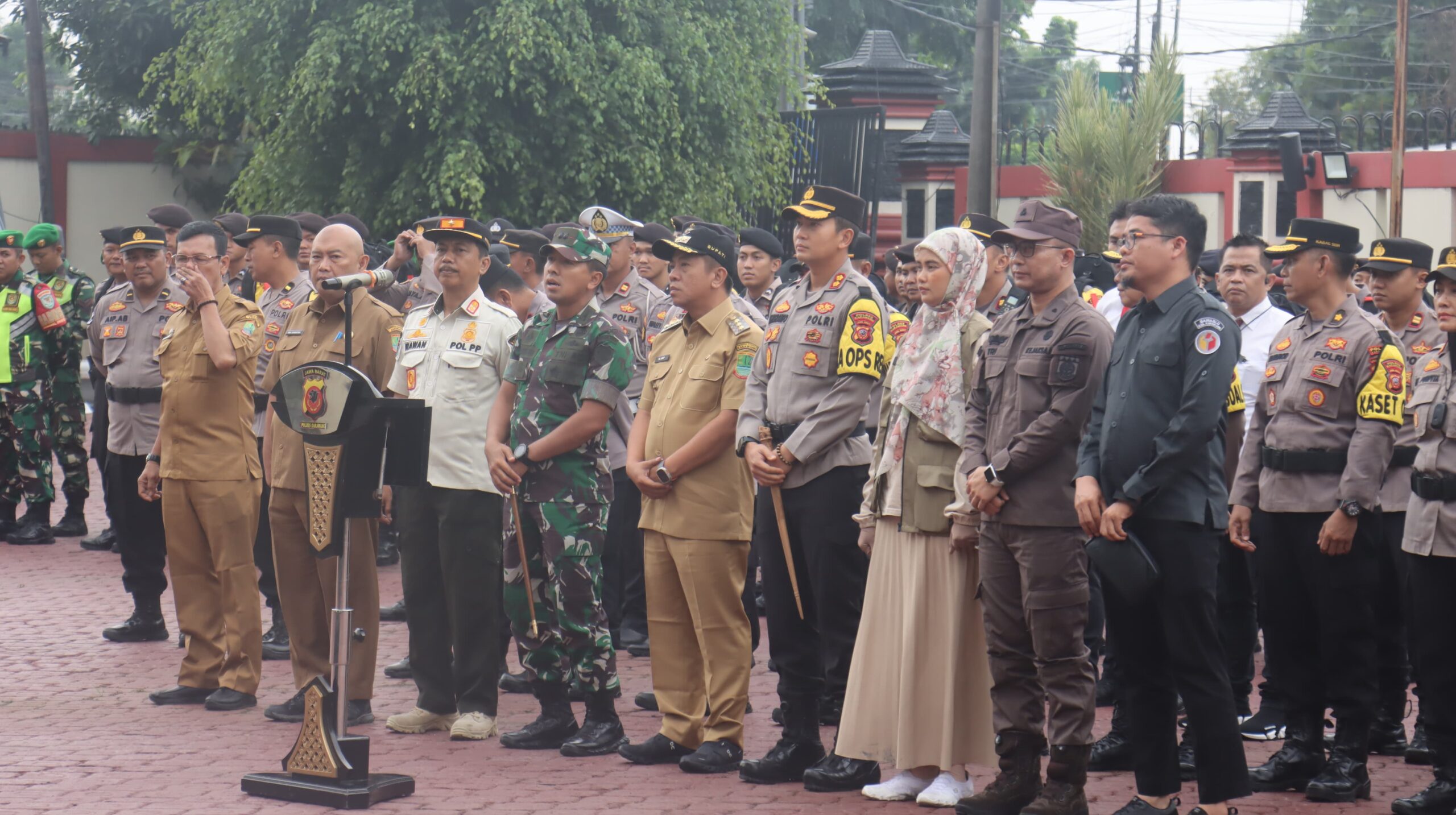 Dalam Rangka PAM Pemilu Tahun 2024 Kapolres Karawang Dan Instansi Terkait Mengikuti Zoom Meeting Apel Pergeseran Pasukan dan Patroli Gabungan Terpadu