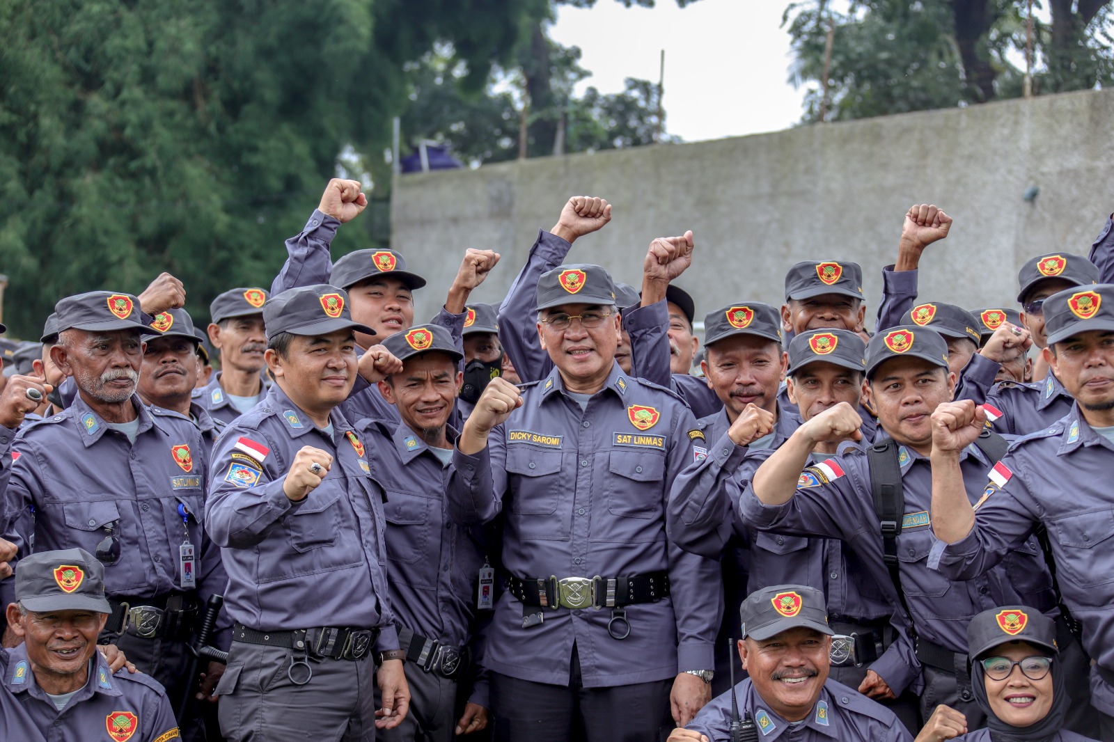 Hadapi Pemilu 2024, Pj. Wali Kota Cimahi Pimpin Apel Gelar Pasukan Linmas Se Kota Cimahi 