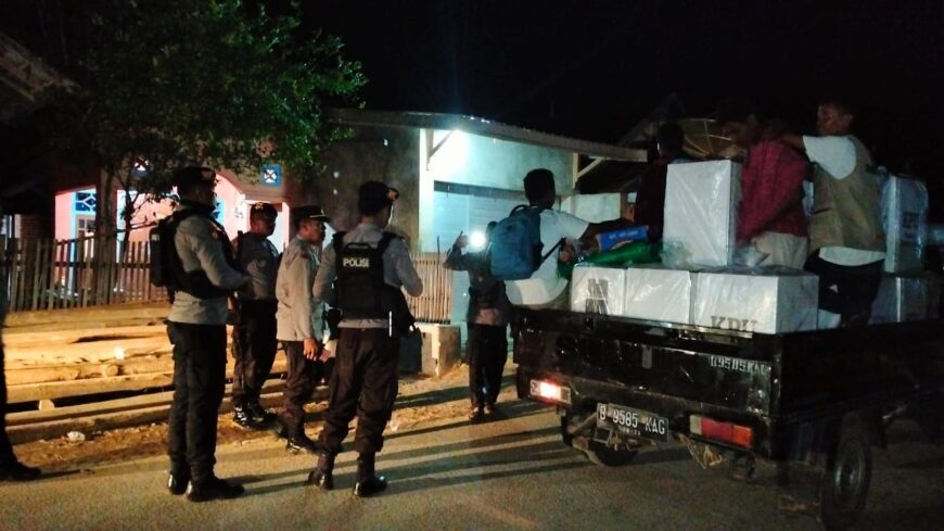 Sat Samapta Polres Bima Kawal Pengembalian Kotak Suara Ke PPK Kecamatan Monta