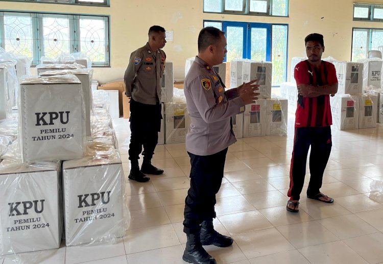 Pastikan Tempat Penyimpanan Logistik Hasil Pemungutan Suara Aman, Wakapolres Cek Beberapa PPK di Sumba Tengah