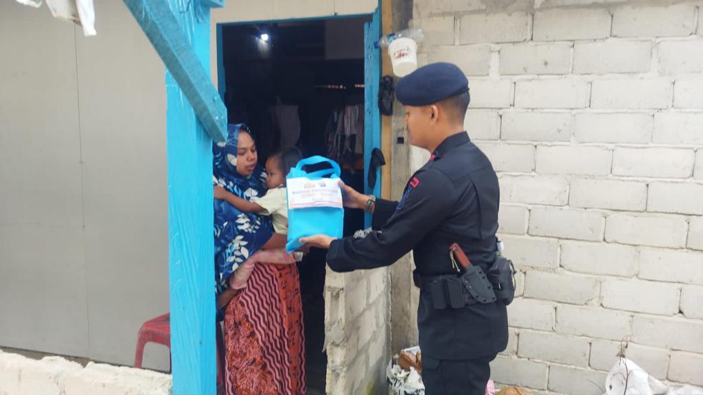 Jumat Berkah Peduli Stunting, Batalyon A Brimob Kaltim Bagikan Nutrisi Tambahan Untuk Balita