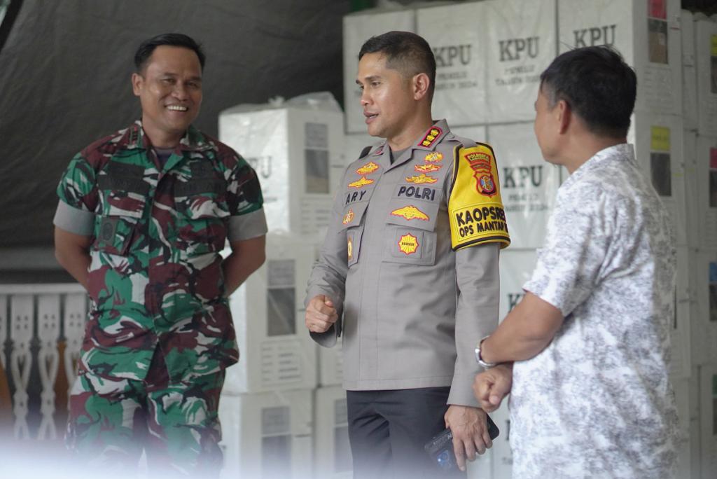 Pastikan Logistik Pemilu 2024 Aman, Kapolresta Samarinda Kembali Cek Gudang PPK Tiap Kecamatan