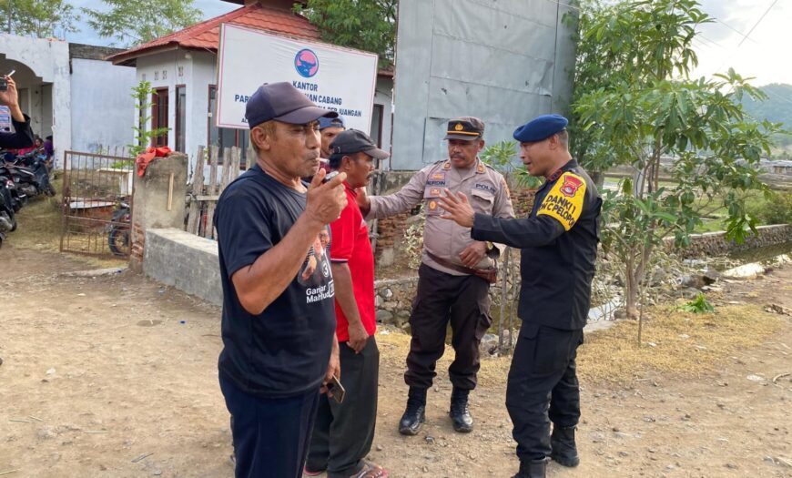 Humanis Danki Brimob dan Kapolsek Bolo Imbau Warga Tidak Melaksanakan Konvoi Kemenangan