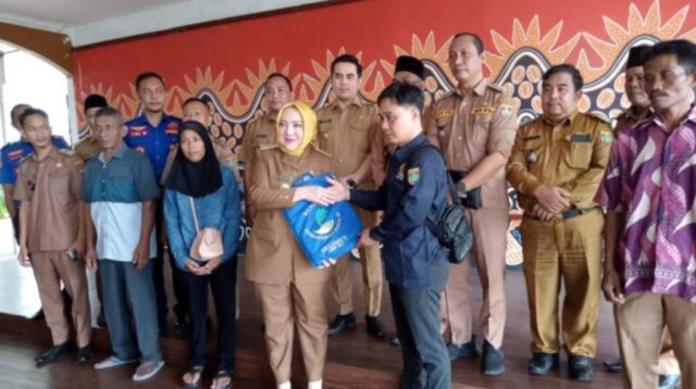 Empat Warga Masyarakat yang Terkena Musibah Kebakaran Mendapat Santunan Bupati Musi Rawas Hj Ratna Machmud