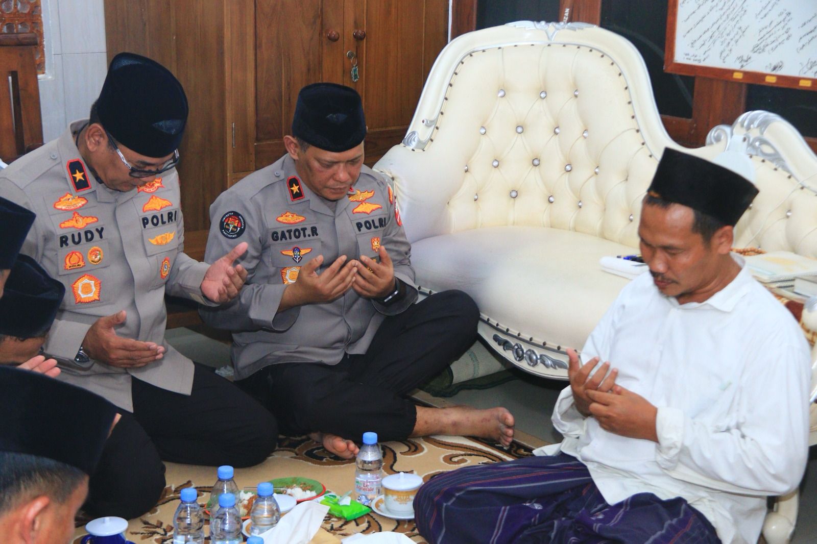 Gus Baha Apresiasi Polri Wujudkan Pemilu Aman dan Damai, Minta Masyarakat Terus Jaga Kerukunan