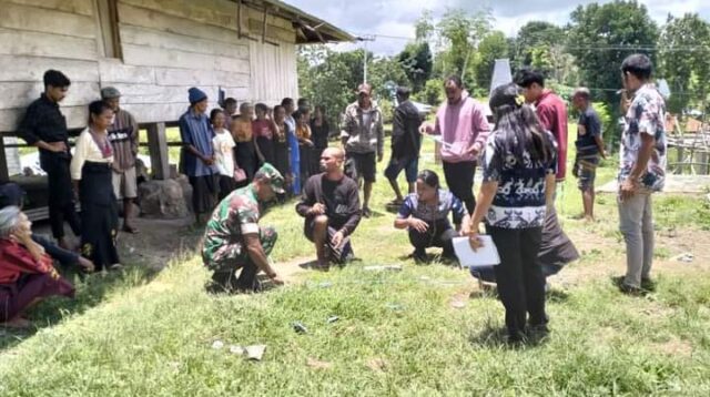 Pentingnya STBM, Babinsa Lewa Dampingi Petugas Kesehatan Sosialisasi Ke Warga