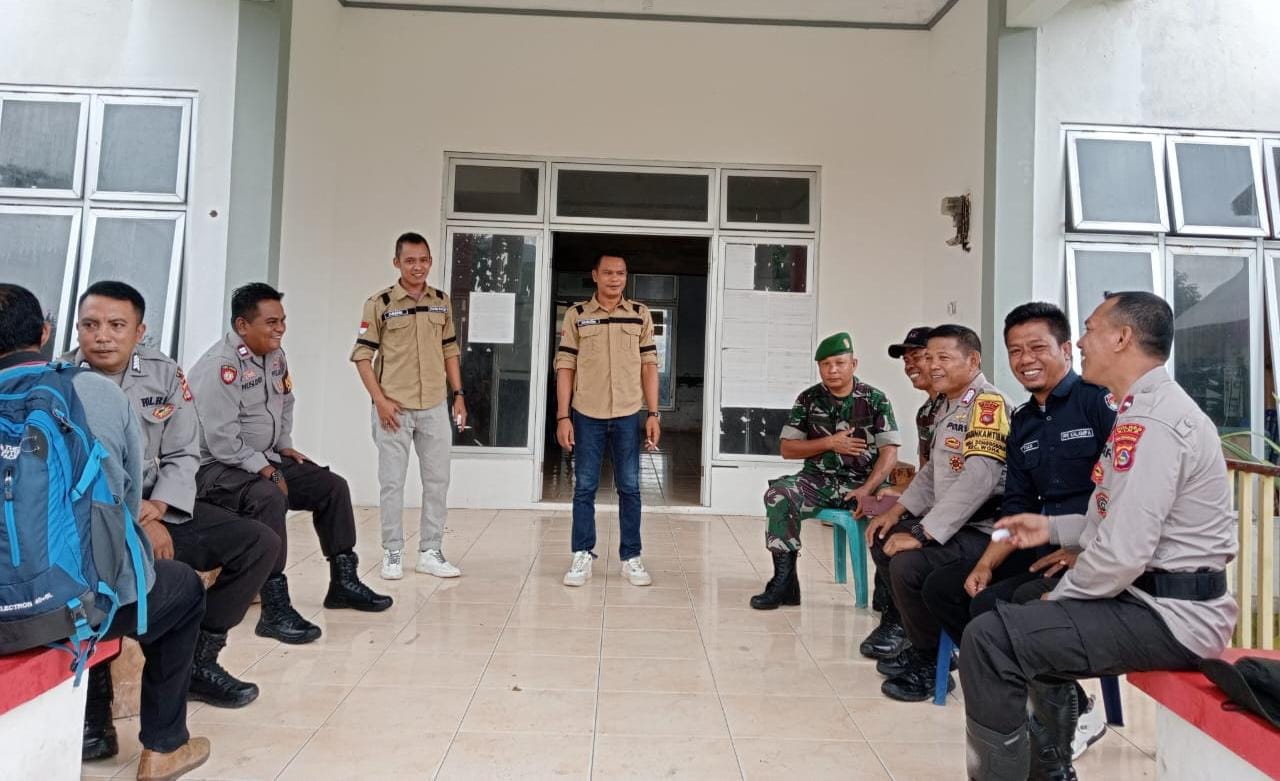 Kapolsek Woha Pantau Rapat Pleno Rekapitulasi Suara Hasil Pemilu 2024