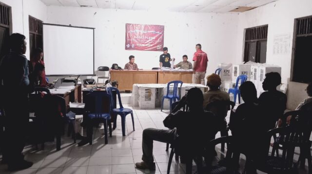 Babinsa Koramil 04/Tabundung Monitoring Rapat Pleno Terbuka Rekapitulasi Pemungutan Suara Pemilu 2024 Kecamatan Pinupahar