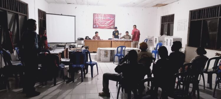 Babinsa Koramil 04/Tabundung Monitoring Rapat Pleno Terbuka Rekapitulasi Pemungutan Suara Pemilu 2024 Kecamatan Pinupahar