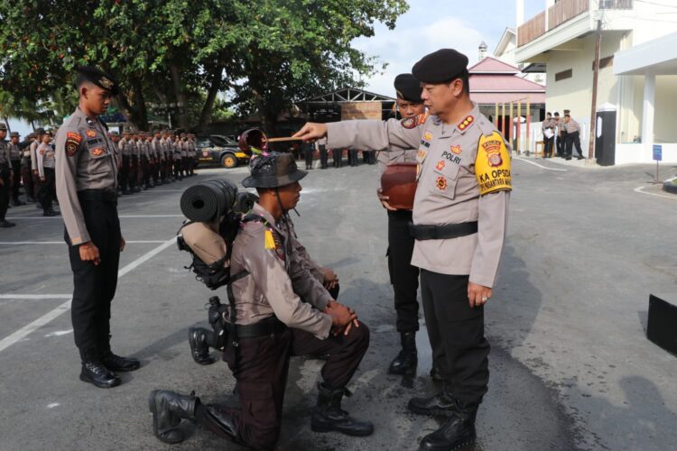 Dirsamapta Polda Kaltim Pimpin Apel Pemberangkatan Tradisi Pembaretan 527 Bintara Remaja