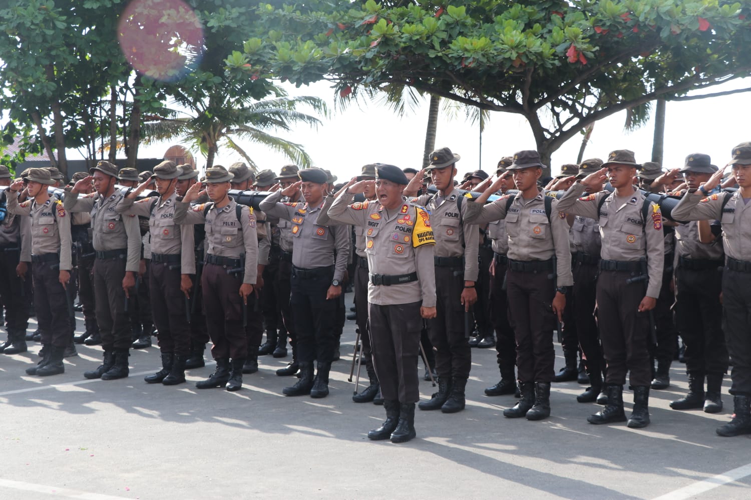 Dirsamapta Polda Kaltim Pimpin Apel Pemberangkatan Tradisi Pembaretan 527 Bintara Remaja
