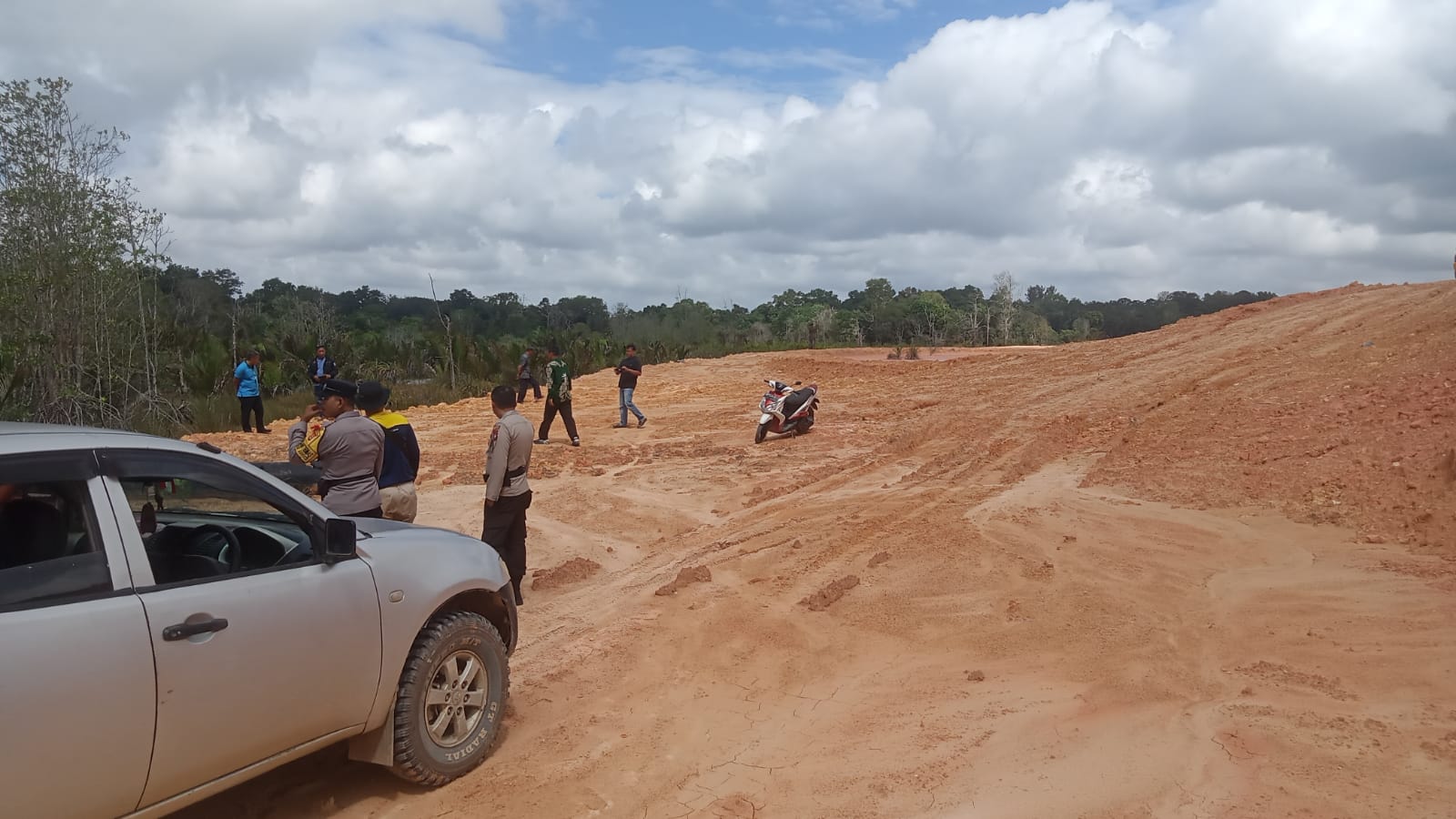 Tak Terima Lahannya Di Rusak oleh PT.GML,Warga Akan Laporkan Ke APH