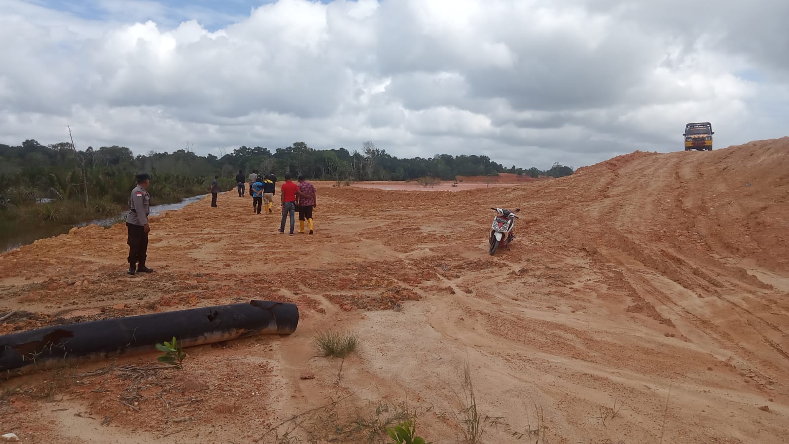 Tak Terima Lahannya Di Rusak oleh PT.GML,Warga Akan Laporkan Ke APH