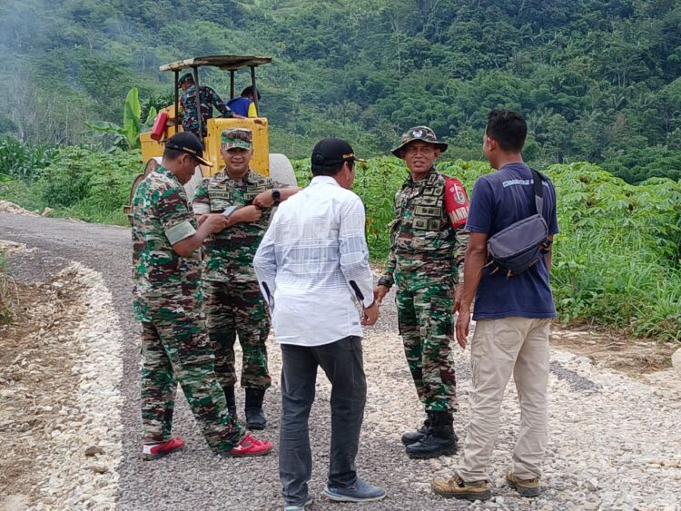 Dandim Selaku Dansatgas TMMD 119 Pantau Kegiatan Dan Terjun Langsung