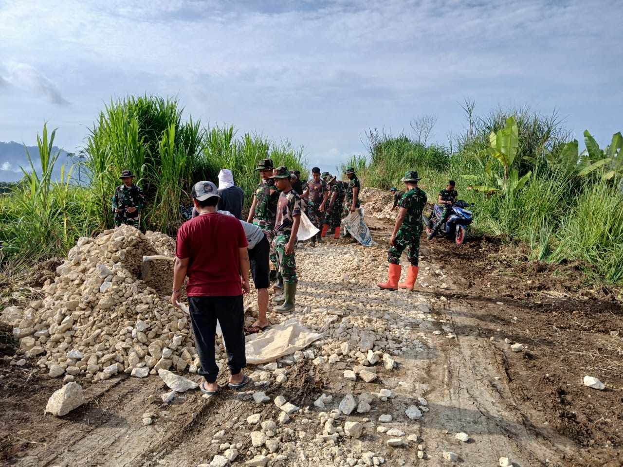 Dandim Selaku Dansatgas TMMD 119 Pantau Kegiatan Dan Terjun Langsung