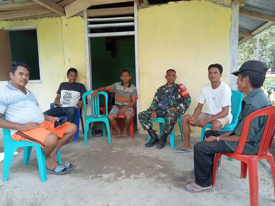 Di Hari Libur Babinsa Tetap Jalin Keakraban Laksanakan Komsos Bersama Warga Binaan