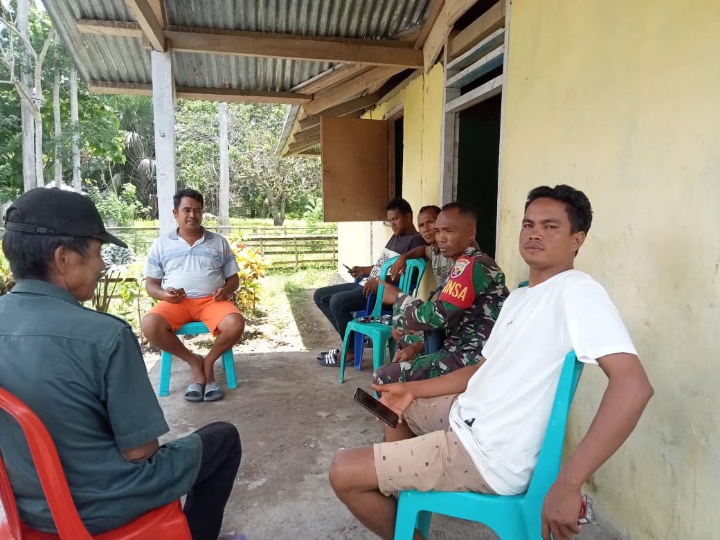 Di Hari Libur Babinsa Tetap Jalin Keakraban Laksanakan Komsos Bersama Warga Binaan