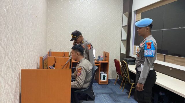 Piket Call Center 110 Polres Kutai Timur Siap Terima Aduan Masyarakat