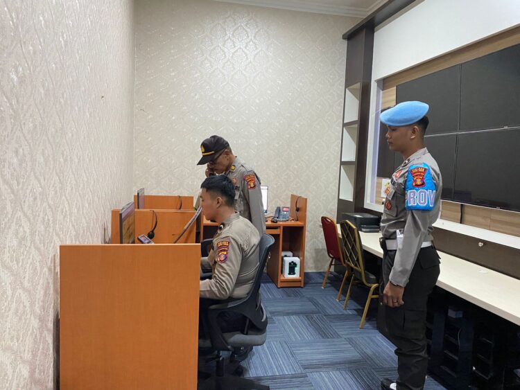 Piket Call Center 110 Polres Kutai Timur Siap Terima Aduan Masyarakat