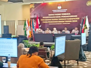 Rapat Terbuka Pleno Penghitungan Rekapitulasi Hasil Suara Pemilu 2024 Digelar KPU Karawang