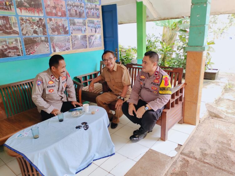 Polsek Kotabaru Sambangi Sekolah Dalam Rangka Harkamtibmas di Lingkungan Sekolah