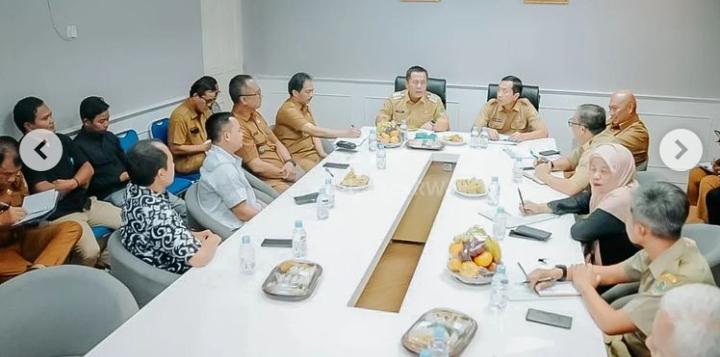 Bupati Karawang H. Aep Syaepuloh Temui Perwakilan Warga Wancimekar Bahas TPA Jalupang