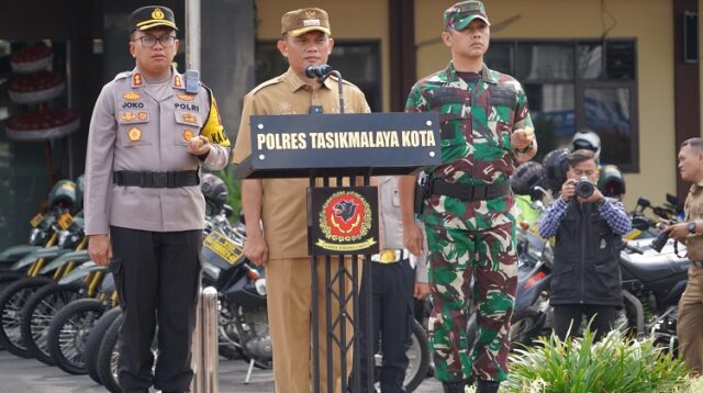 Kapolres Tasikmalaya Kota Bersama Forkopimda dan Instansi Terkait Gelar Apel Pergeseran Pasukan dan Patroli Gabungan untuk Pengamanan Pemilu 2024