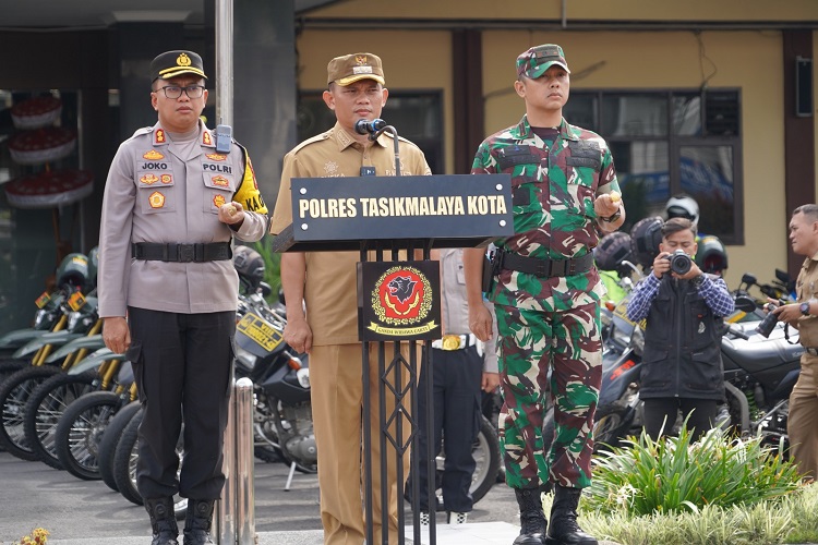 Kapolres Tasikmalaya Kota Bersama Forkopimda dan Instansi Terkait Gelar Apel Pergeseran Pasukan dan Patroli Gabungan untuk Pengamanan Pemilu 2024