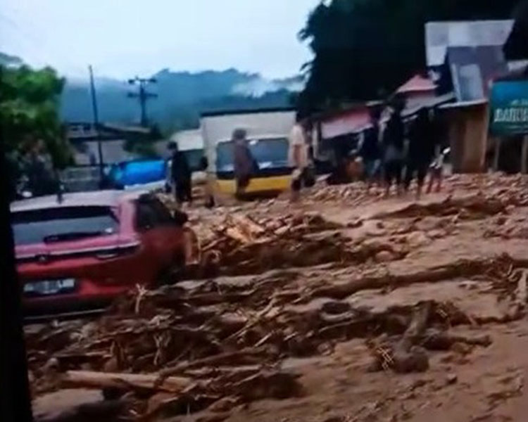 14 Warga Tewas, 9 Hilang Terseret Arus Banjir dan Tertimbun Longsor Di Kabupaten Pesisir Selatan