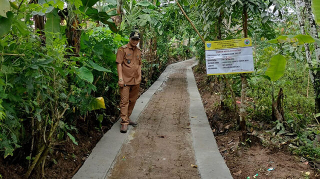 Pemerintah desa pari ( pemdes) realisasikan Dana Desa Tahap I 2024, Bangun Tembok Penahan Tanah (TPT)