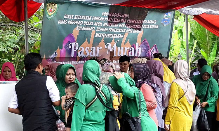 Kodim 0613/Ciamis Bekerjasama Dengan Pemkot Banjar & Bulog Menggelar Bazar Murah Ramadan