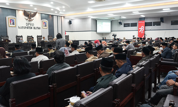 DPRD Kabupaten Blitar Gelar Rapat Paripurna Dengan Agenda Penyerahan Pokir (Pokok-Pokok Pikiran) DPRD Tahun Anggaran 2025