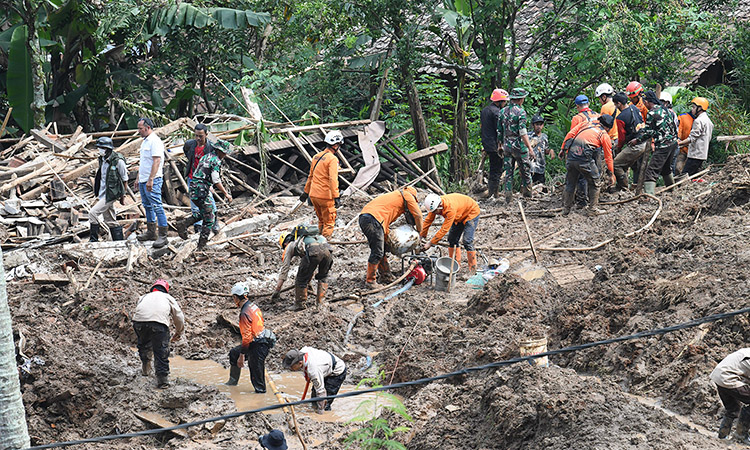 Bey Machmudin Tinjau Lokasi Banjir Bandang dan Longsor di Cipongkor, Tim Evakuasi Temukan Tiga Jenazah