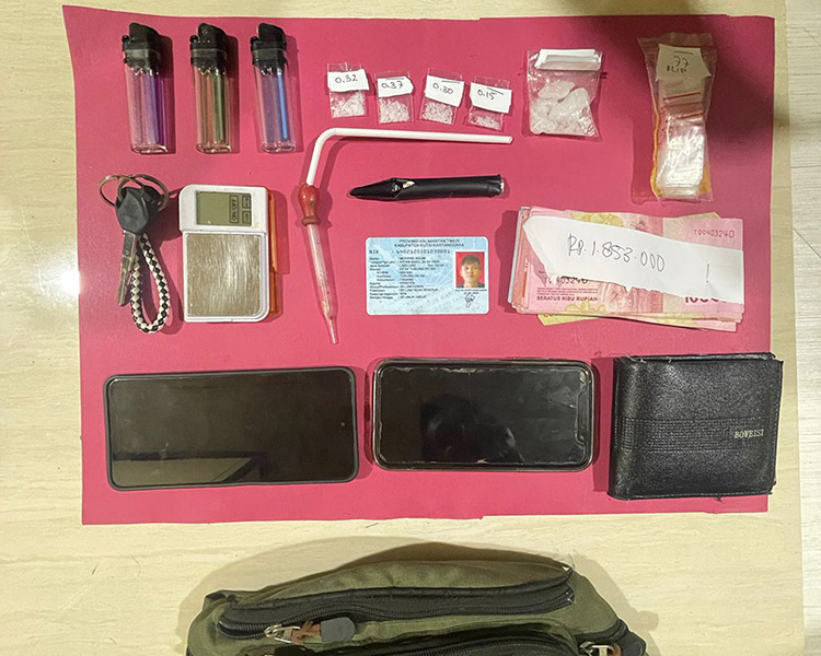 Kantongi Sabu Seberat 8,09 Gram, Dua Pelaku Berhasil Diamankan Polsek Tabang