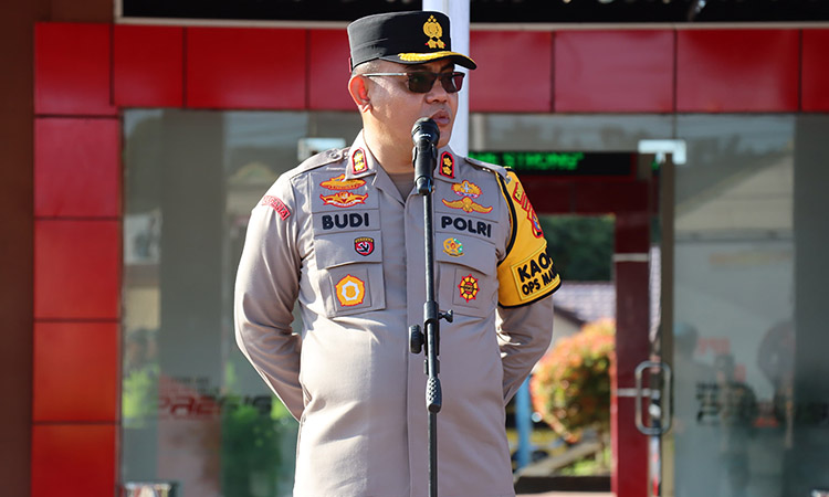 Pimpin Apel Pagi Di Bulan Ramadhan Kapolres Kutai Barat : Terus Laksanakan Tugas Dengan Baik