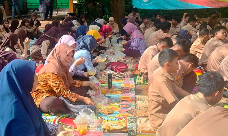 SMP Negeri 4 Kotabaru Karawang Gelar Doa Bersama Menyambut Bulan Suci Ramadhan